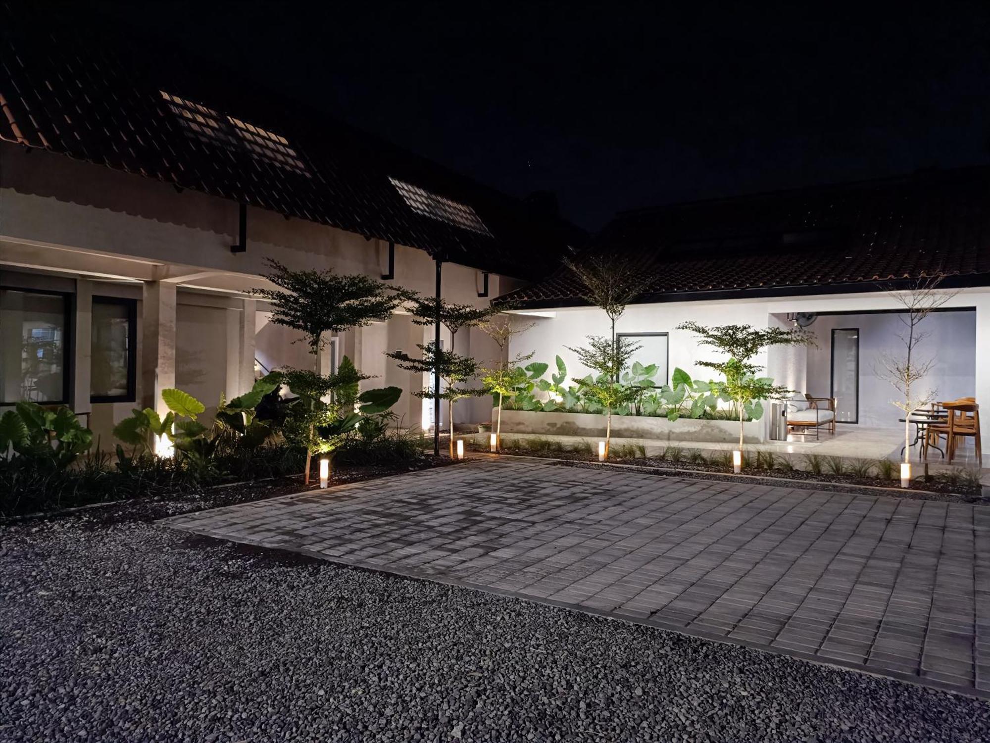 Fx Stay & Coffee Yogyakarta Exterior foto