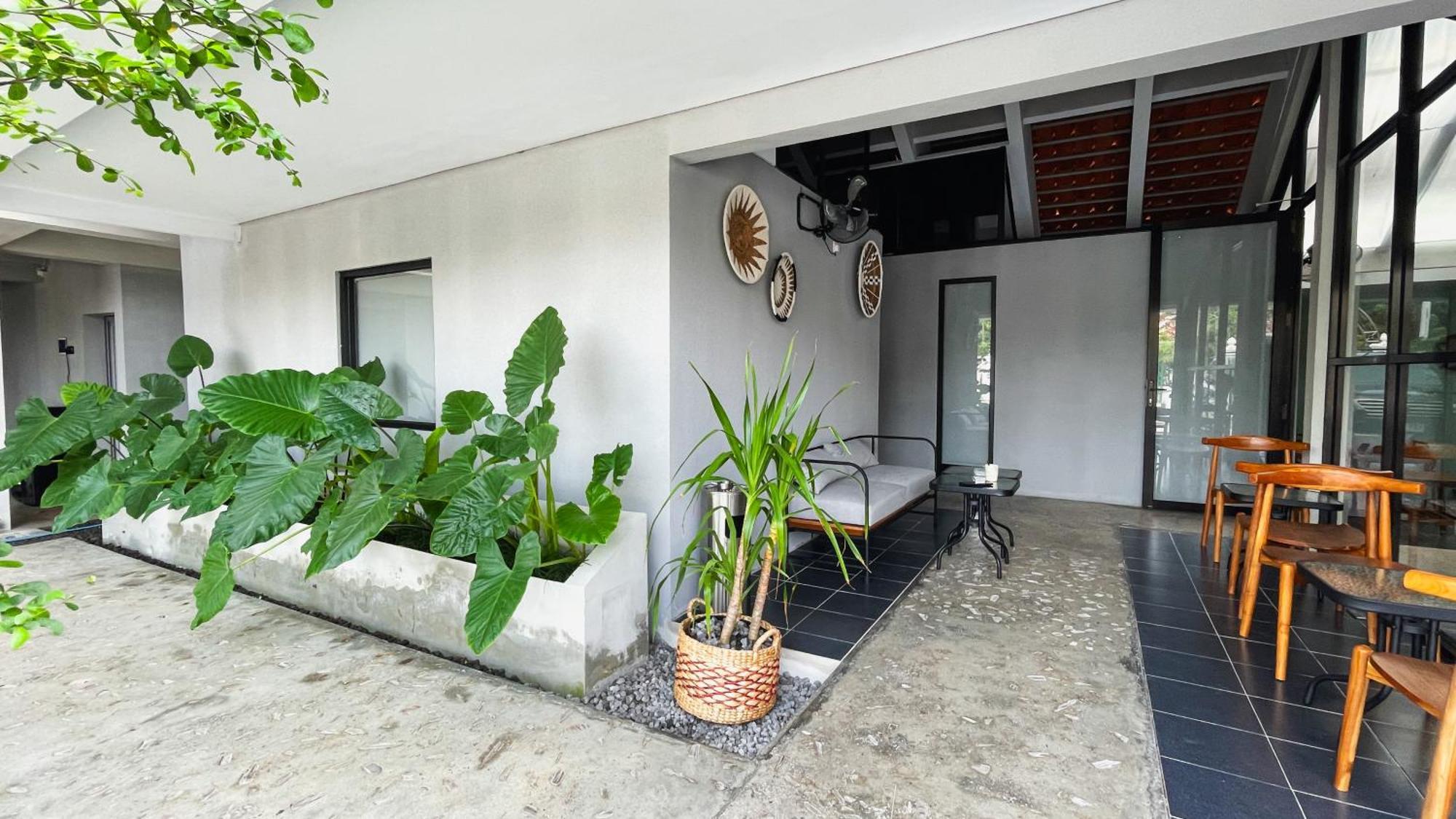 Fx Stay & Coffee Yogyakarta Exterior foto