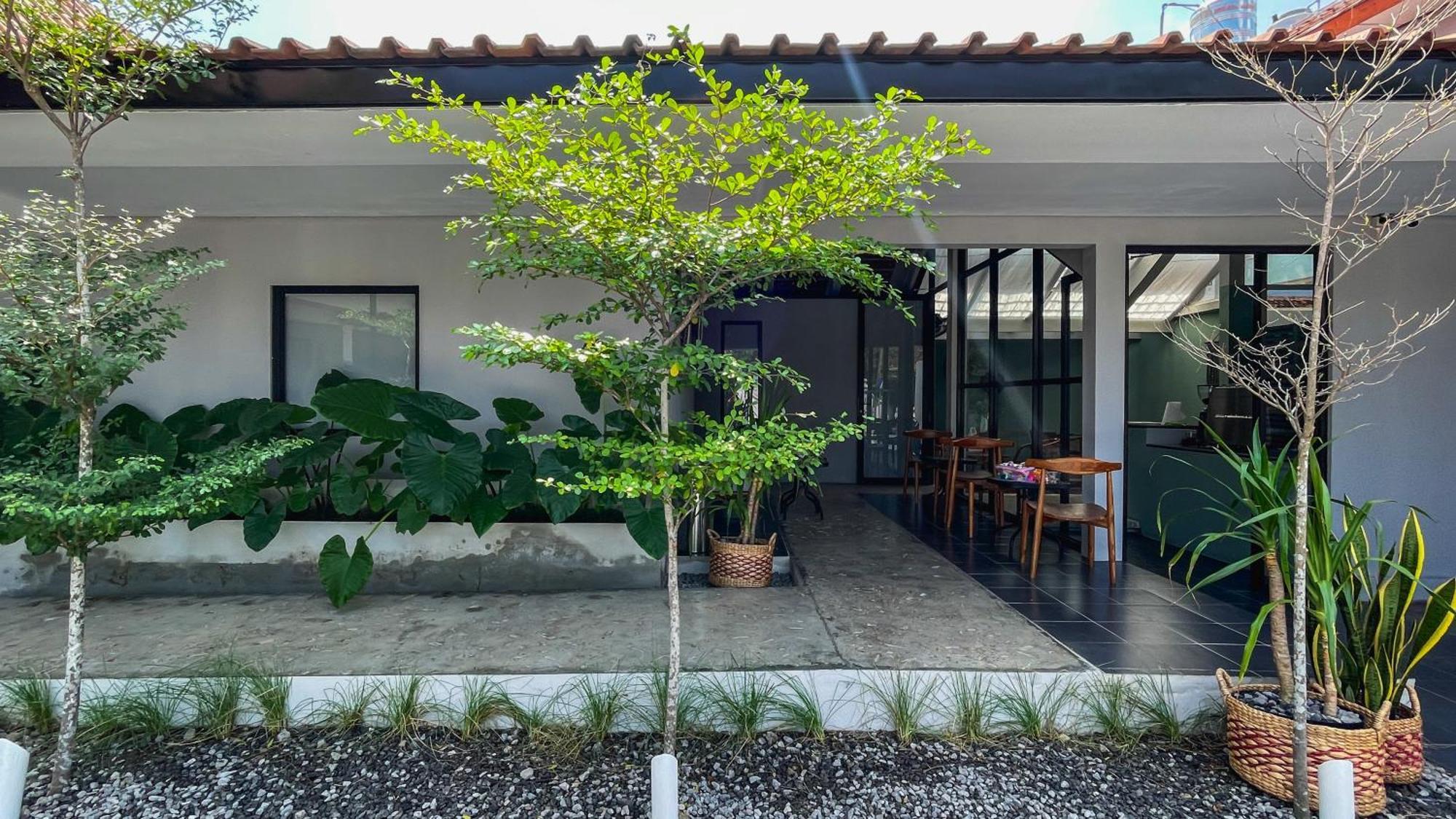 Fx Stay & Coffee Yogyakarta Exterior foto