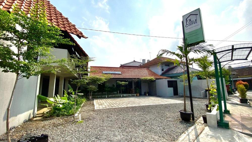 Fx Stay & Coffee Yogyakarta Exterior foto