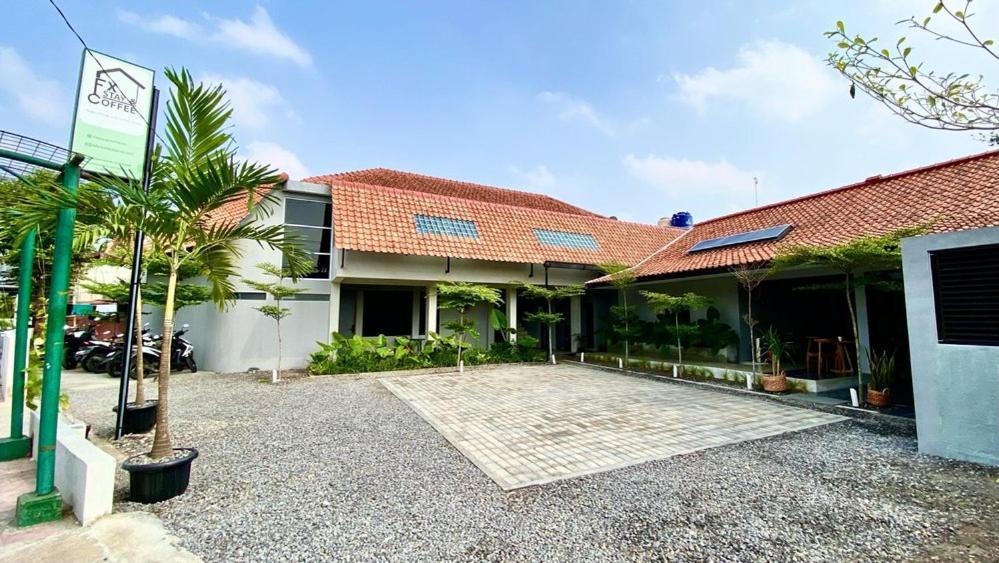 Fx Stay & Coffee Yogyakarta Exterior foto